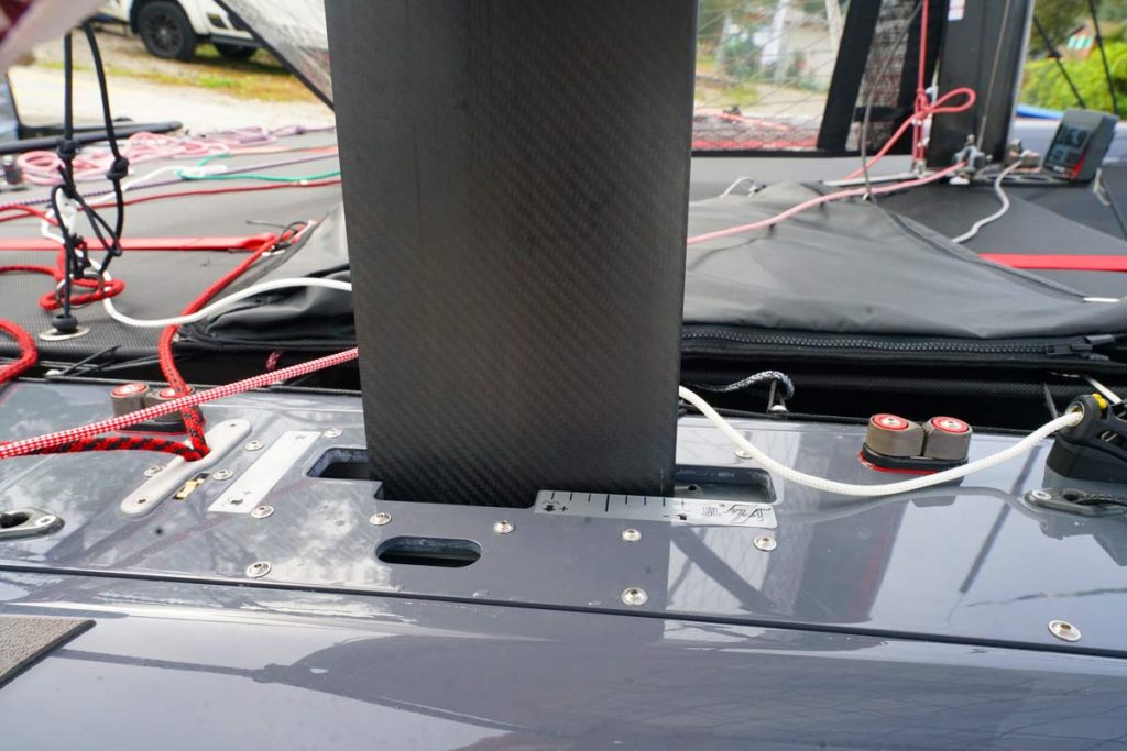 Rake control - main foil differential - ifly RAZZOR Pro performance sailing